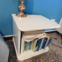 Comodino di legno massello bianco