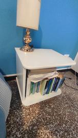 Comodino di legno massello bianco