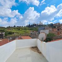 Grande casa singola con garage