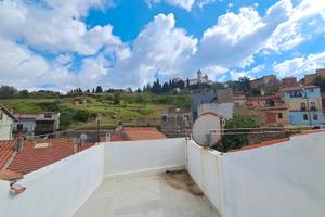 Grande casa singola con garage