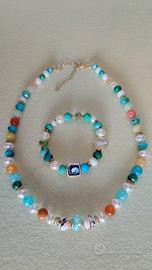 Collana di pietre e sfere in resina con bracciale