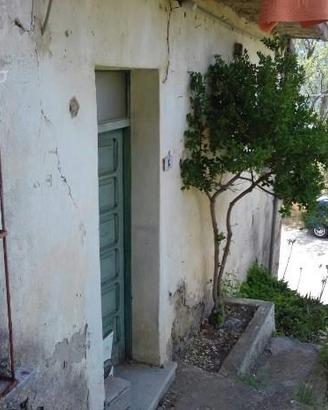 Casa da ristrutturare a roccadaspide (sa)