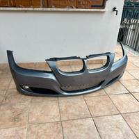 Paraurti Anteriore BMW E90 (Griglie + Fendinebbia)