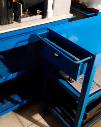 carrello con ruote