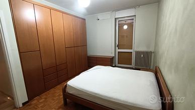 Camera matrimoniale completa.