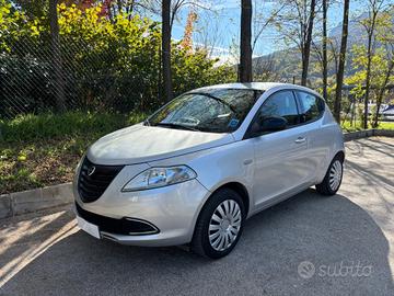 Lancia Ypsilon 1.2 69 CV 5p NEOPATENTATI
