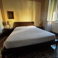 Letto matriomoniale con comodini