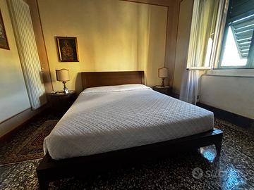 Letto matriomoniale con comodini