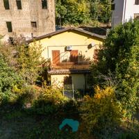 Poli: unifamiliare con giardino adiacente centro