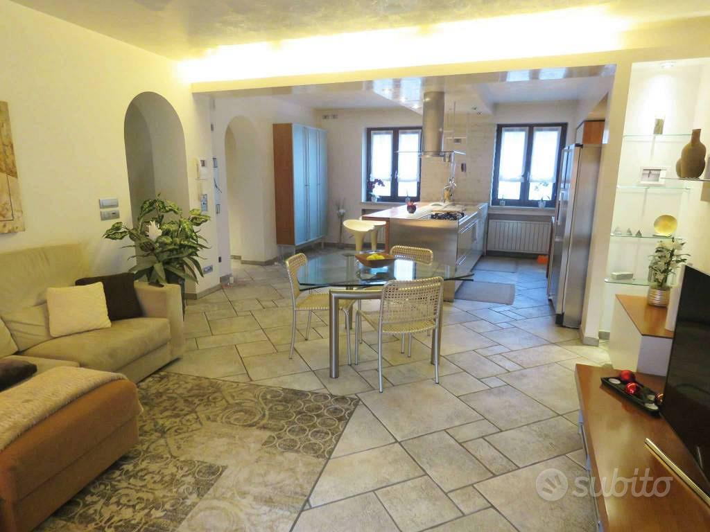 Villetta a schiera di 211 m² con 3 locali e box au