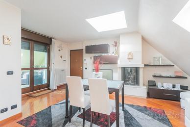 Cesano Maderno attico 7 vani 244 Mq