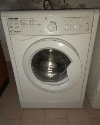 Lavatrice Indesit, 7 kg, mai usata