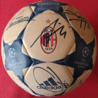 Pallone Adidas Champions League 2003 firmato.