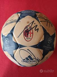Pallone Adidas Champions League 2003 firmato.