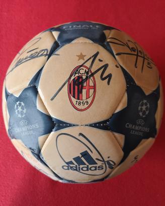 Pallone Adidas Champions League 2003 firmato.
