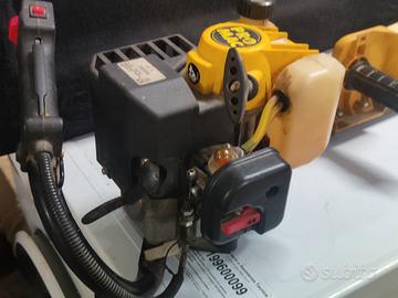 taglia siepi a scoppio.