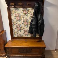 Cassapanca con appendiabiti