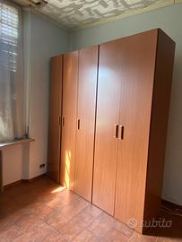 Armadio a 5 ante in legno effetto ciliegio