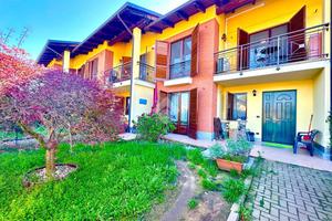 VILLA A SCHIERA A ROBASSOMERO