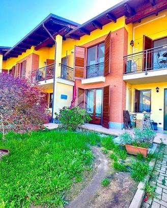 VILLA A SCHIERA A ROBASSOMERO