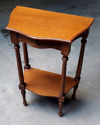 TAVOLINO CON CASSETTO 