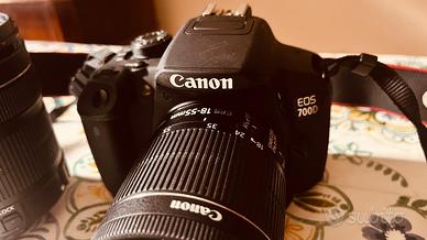 Canon reflex EOS 700D  con due obbiettivi e borsa