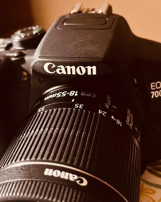 Canon reflex EOS 700D  con due obbiettivi e borsa