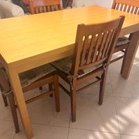 Tavolo in legno massiccio