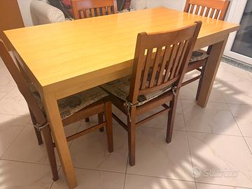 Tavolo in legno massiccio