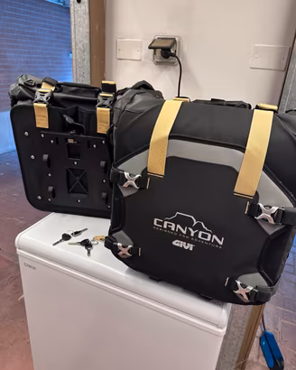 Coppia borse laterali Givi Canyon GRT720 nuove