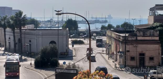 Vendesi quadrilocale vista mare posto auto cantina