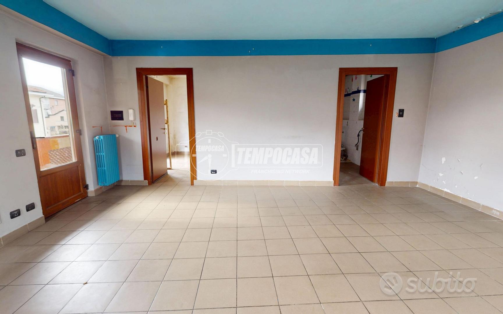 SOLUZIONE BIFAMILIARE IN CENTRO PAESE - Vista 5