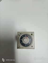 Omron temporizzatore multifunzione