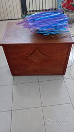 cassapanca in legno con apertura