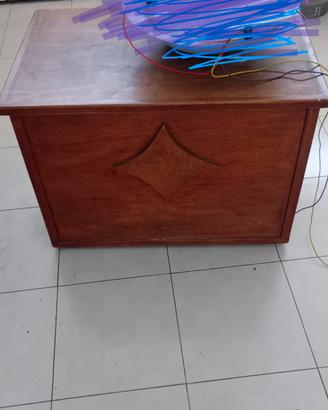 cassapanca in legno con apertura