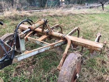 Estirpatore per trattore fraternali