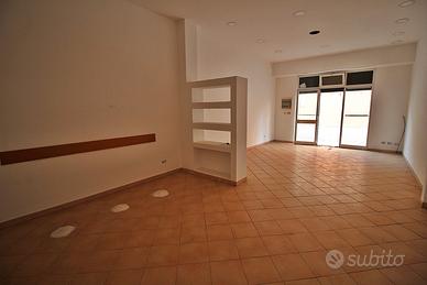 Bottega 39 mq in centro a Gravina di Catania