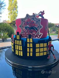 Torta scenografica Spiderman per compleanno