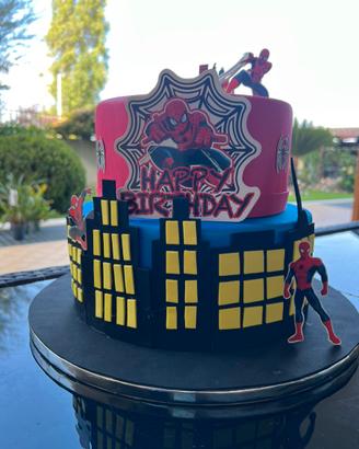 Torta scenografica Spiderman per compleanno