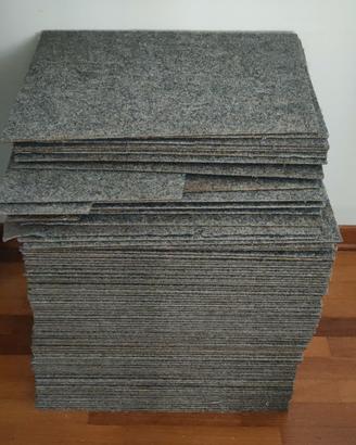 Circa 25/27 m² di Moquette Usata Quadrotti 50x50
