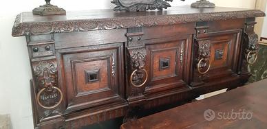 Buffet leoni intagliati