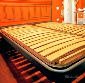 letto matrimoniale  in metallo con rete a doghe