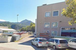 Via Vienna, capannone con terreno