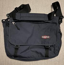 EASTPAK DELEGADE “Borsa blu”.