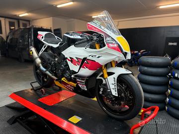 Yamaha YZF R1