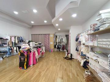 Locale commerciale, trav. via XXIV Maggio - Cam...