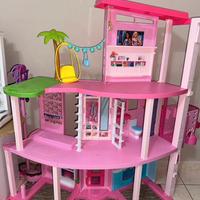 Casa di barbie con piscina