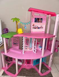 Casa di barbie con piscina