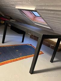 Tavolo in plastica con sedie