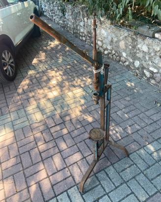 Tappatrice manuale a colonna vintage per bottiglie
